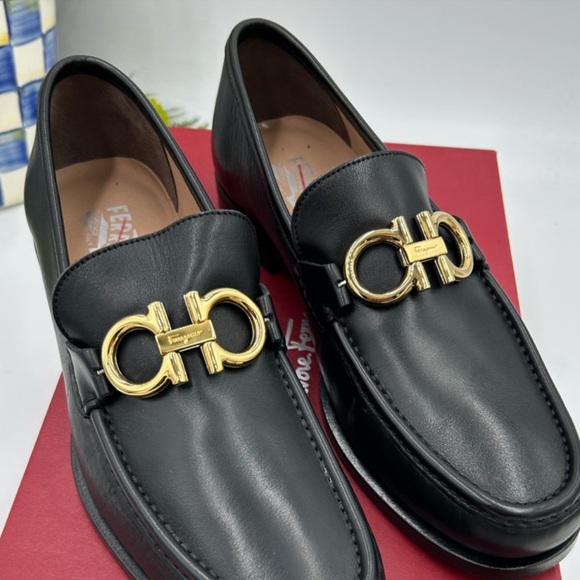 Men's Salvatore Ferragamo Rolo leather loafers. Size 8E